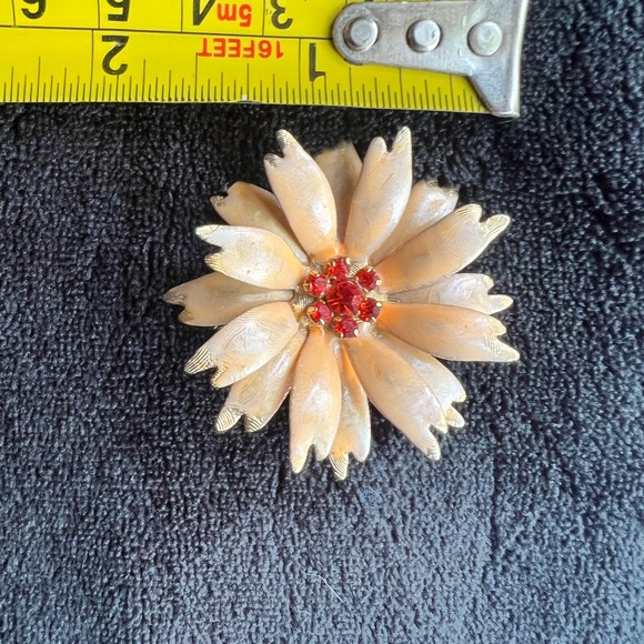 Vintage 1960s Enamel Flower Brooch With Rhinestones - Picture 6 of 6